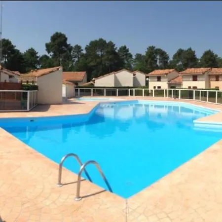 La Maisonnette D'elo - 4 Personnes Piscine Semesterbostad